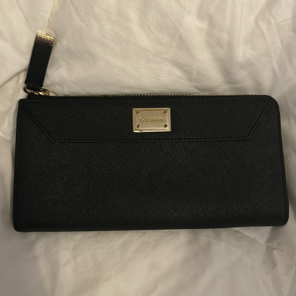 Calvin Klein checkbook wallet - Picture 1 of 6